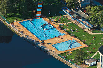 Kniha “CESKE BUDEJOVICE - Libor Svacek" - vydani 1., rok 2012 Photographer: Libor Svacek; box@fotosvacek.cz; Mobile: +420 602428001; 