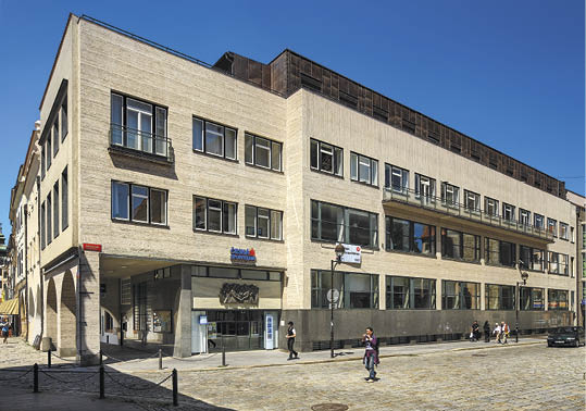 Kniha “CESKE BUDEJOVICE - Libor Svacek" - vydani 1., rok 2012 Photographer: Libor Svacek; box@fotosvacek.cz; Mobile: +420 602428001; 